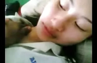 XXX Sau khi quan hệ, chồng làm trống nhỏ trên khuôn mặt của vợ yêu quý của mình
