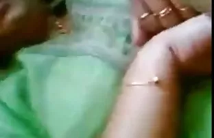 XXX Cô gái trên đôi chân rất nhiều tinh trùng của người vợ yêu quý