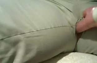 XXX Người phụ nữ trẻ với một vòng mông người bạn đưa má và ung thư vào camera