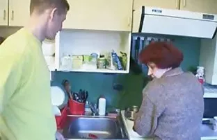 XXX Geymershi đặt sang một bên cần điều khiển và bắt đầu trò chơi đồng tính