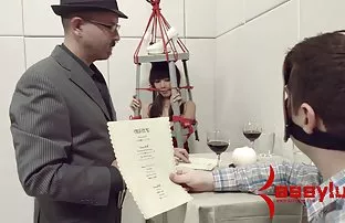 XXX Sang trọng điếm trong vớ là để phục vụ khách hàng của Hoàng gia, Thổi kèn,