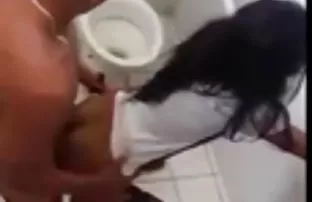 XXX Bà bắt gặp người bạn của cô có quan hệ tình dục với một chàng trai, và hỏi cô gái