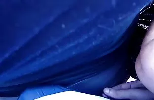 XXX Gái biết làm thế nào để xin vui lòng khách hàng của mình