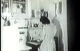 XXX Phụ nữ kinh doanh mời một bạn gái về nhà và làm một người đồng tính