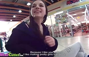 XXX Chị em hàng xóm đã thực hiện một mát mẻ gấp đôi, Thổi kèn,