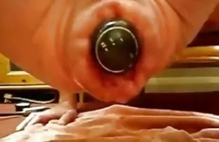 XXX Một người đàn ông có râu trong thời gian đi thăm một cô gái điếm