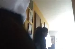 XXX Mẹ vay mượn con gái bú
